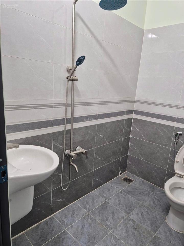 Thanh lý cắt lỗ nhà mái thái mặt tiền ( 5x22m ) hướng ra chợ qui đức bình chánh