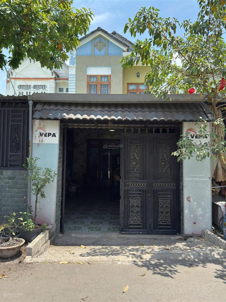 Thanh lý cắt lỗ nhà mặt tiền mái thái hướng ra chợ qui đức bình chánh giá 1 tỷ 020tr