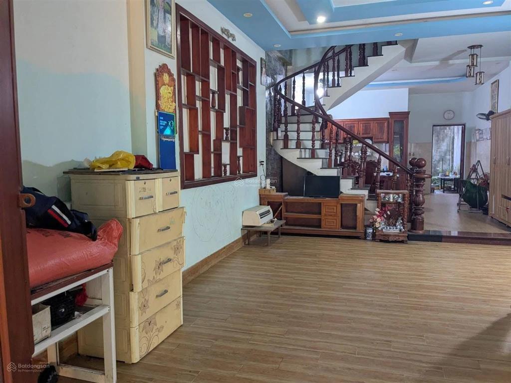 Thanh lý cắt lỗ nhà mặt tiền mái thái hướng ra chợ qui đức bình chánh giá 1 tỷ 020tr