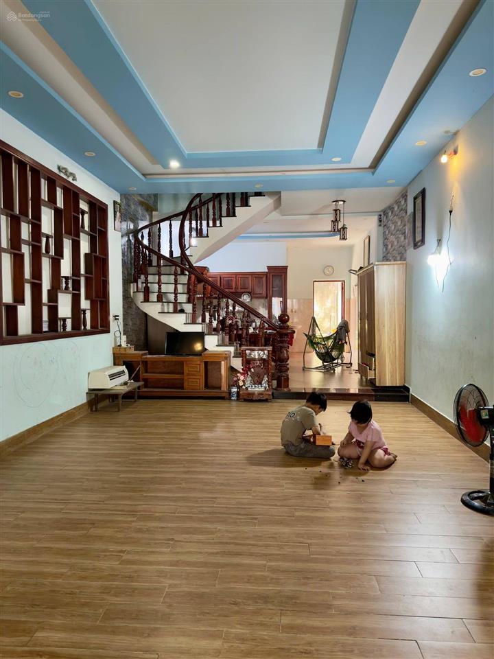 Thanh lý cắt lỗ nhà mặt tiền mái thái hướng ra chợ qui đức bình chánh giá 1 tỷ 020tr