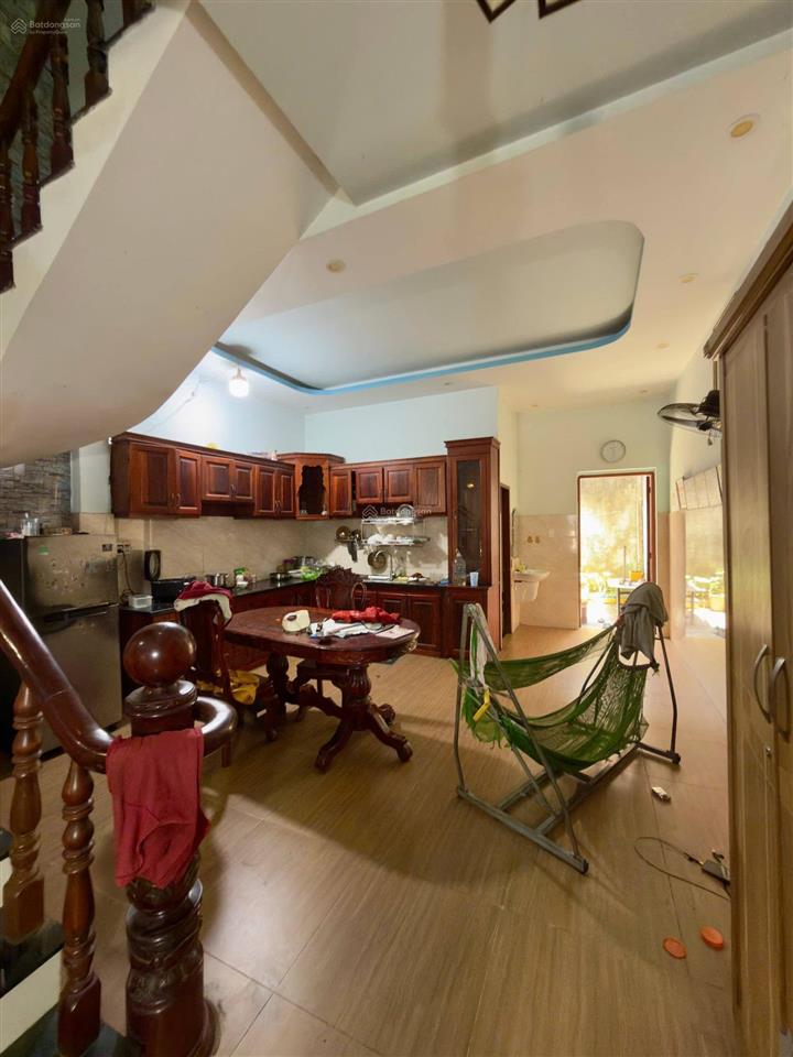 Thanh lý cắt lỗ nhà mặt tiền mái thái hướng ra chợ qui đức bình chánh giá 1 tỷ 020tr