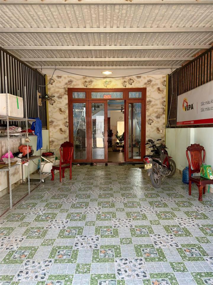 Thanh lý cắt lỗ nhà mặt tiền mái thái hướng ra chợ qui đức bình chánh giá 1 tỷ 020tr