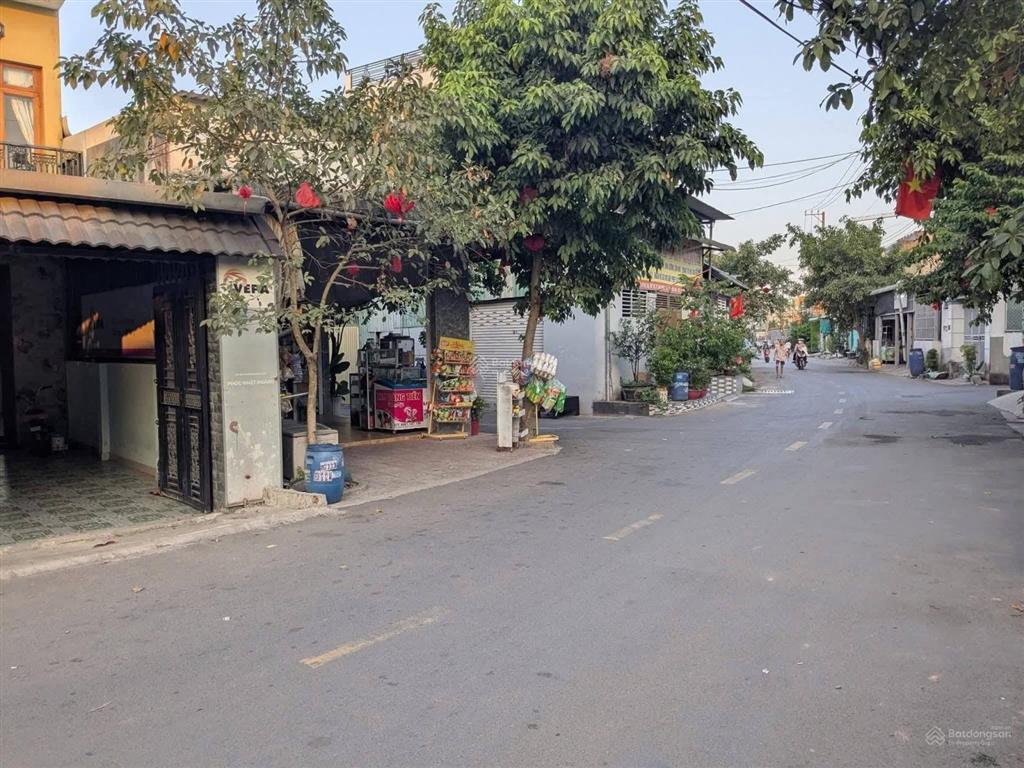 Thanh lý cắt lỗ nhà mặt tiền mái thái hướng ra chợ qui đức bình chánh giá 1 tỷ 020tr