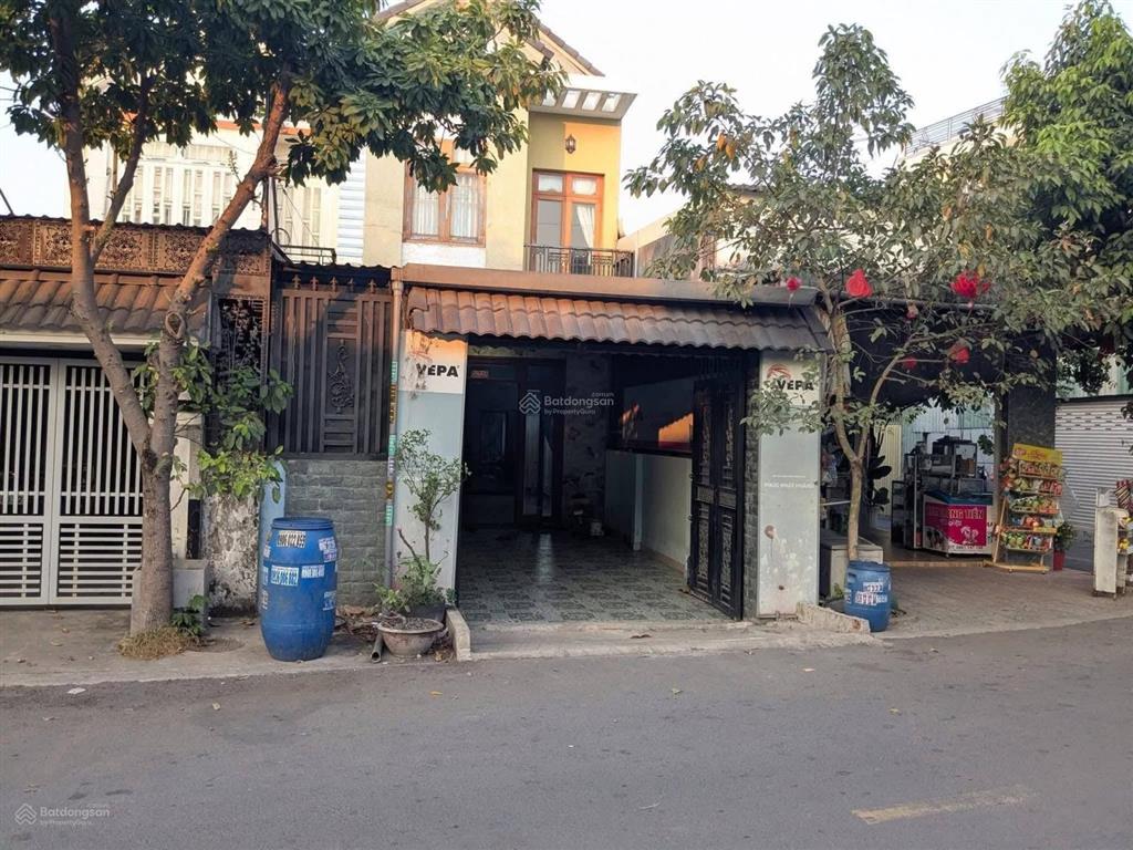 Thanh lý cắt lỗ nhà mặt tiền mái thái hướng ra chợ qui đức bình chánh giá 1 tỷ 020tr