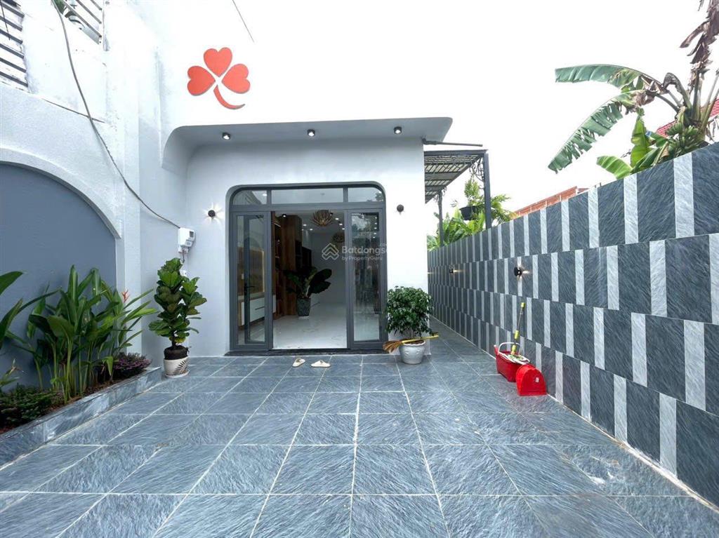 Thanh lý cắt lỗ nhà cấp 4 mặt tiền đường gần ubnd xã hưng long bình chánh  giá 890tr