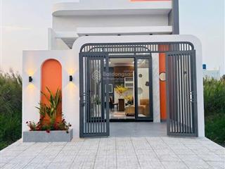 Chính chủ bán nhà cấp 4 (5x20m) giá cắt lỗ còn gần bến xe q8 bình chánh giá 900 triệu