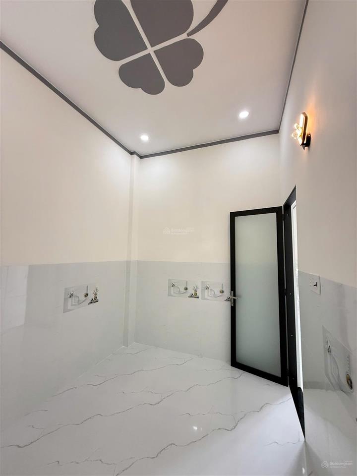 Chính chủ bán nhà cấp 4 để xoay vốn làm ăn  gần chợ cầu xáng bình chánh 800 triệu
