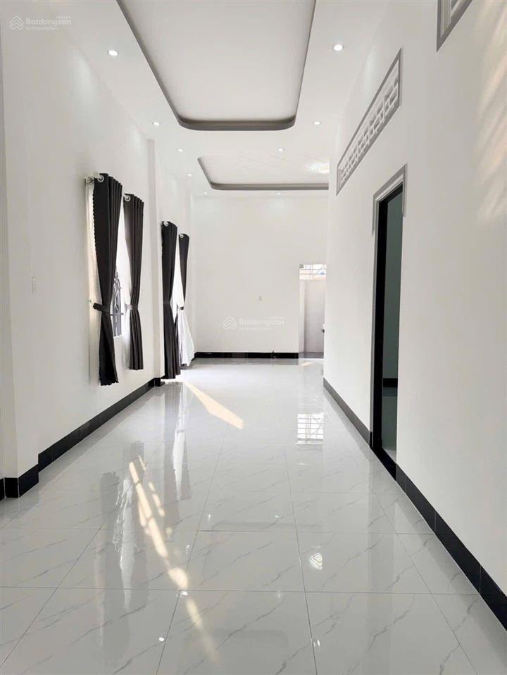 Thanh lý căn góc mặt tiền hẻm thông gần công viên bình chánh giá 895 triệu