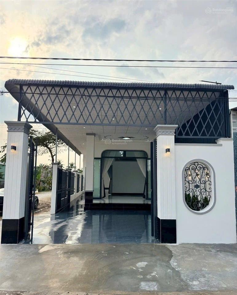 Thanh lý căn góc mặt tiền hẻm thông gần công viên bình chánh giá 895 triệu