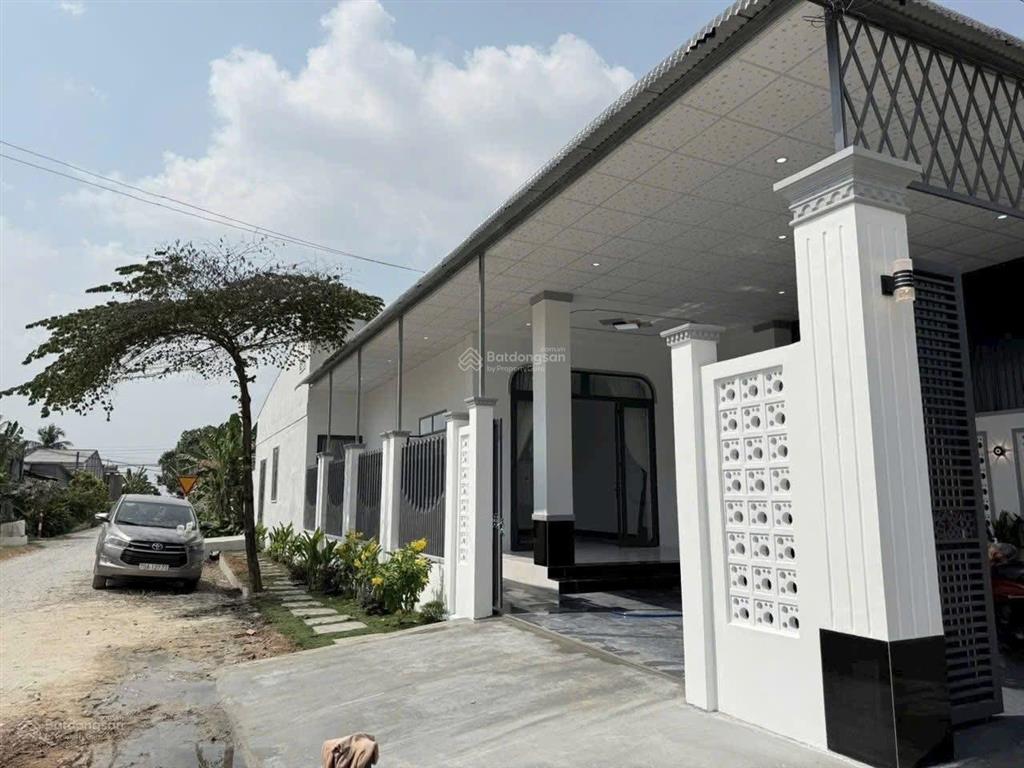 Thanh lý căn góc mặt tiền hẻm thông gần công viên bình chánh giá 895 triệu