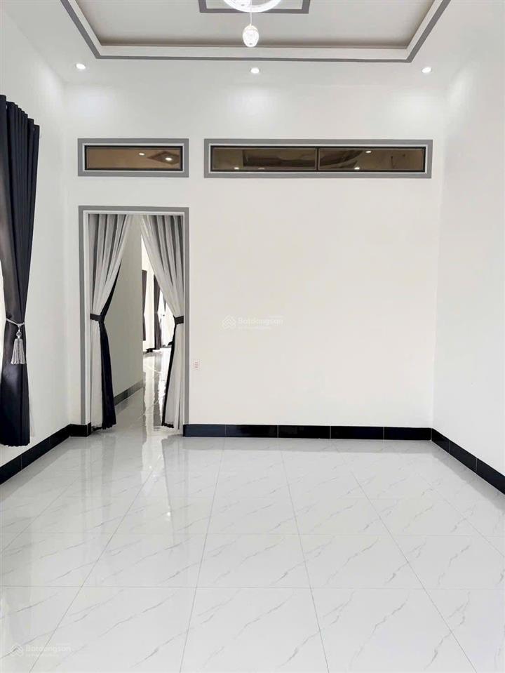Thanh lý căn góc mặt tiền hẻm thông gần công viên bình chánh giá 895 triệu