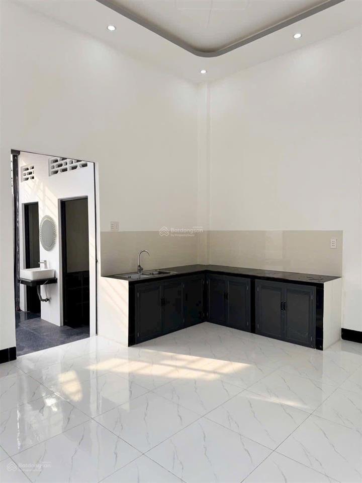 Thanh lý căn góc mặt tiền hẻm thông gần công viên bình chánh giá 895 triệu