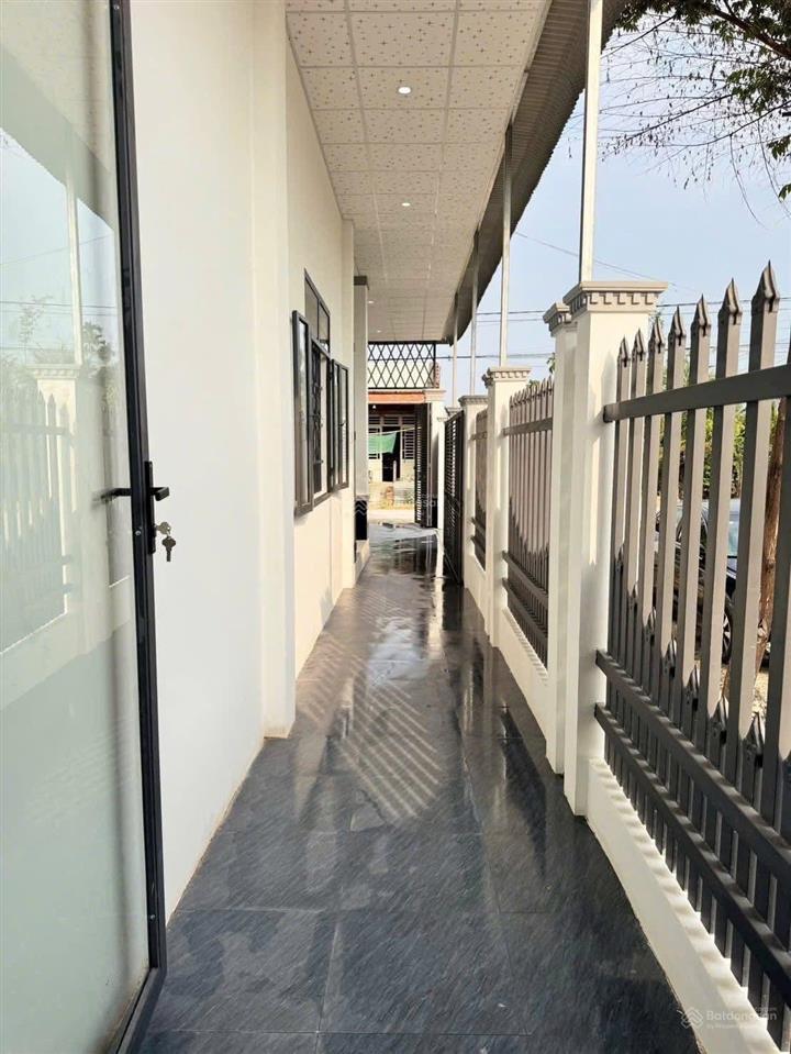 Thanh lý căn góc mặt tiền hẻm thông gần công viên bình chánh giá 895 triệu