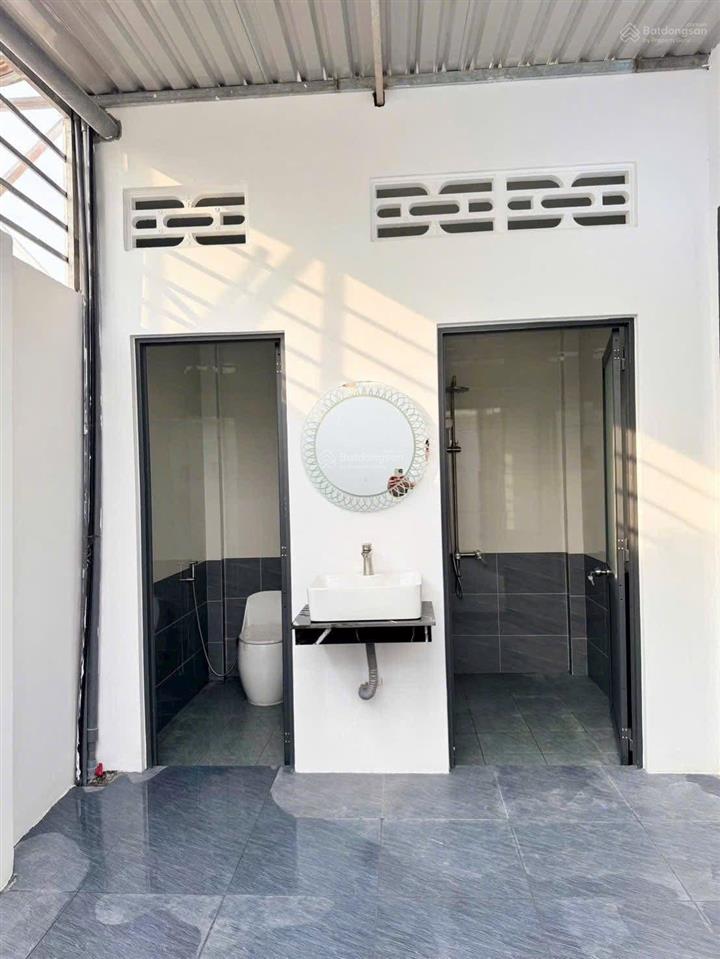 Thanh lý căn góc mặt tiền hẻm thông gần công viên bình chánh giá 895 triệu