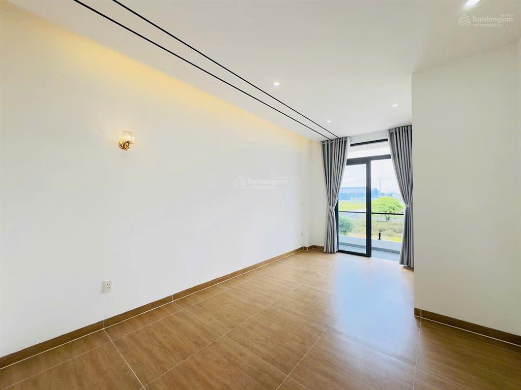 Chính chủ bán nhà 1 trệt 1 lầu mặt tiền hướng ra chợ bờ ngựa giá thỏa thuận