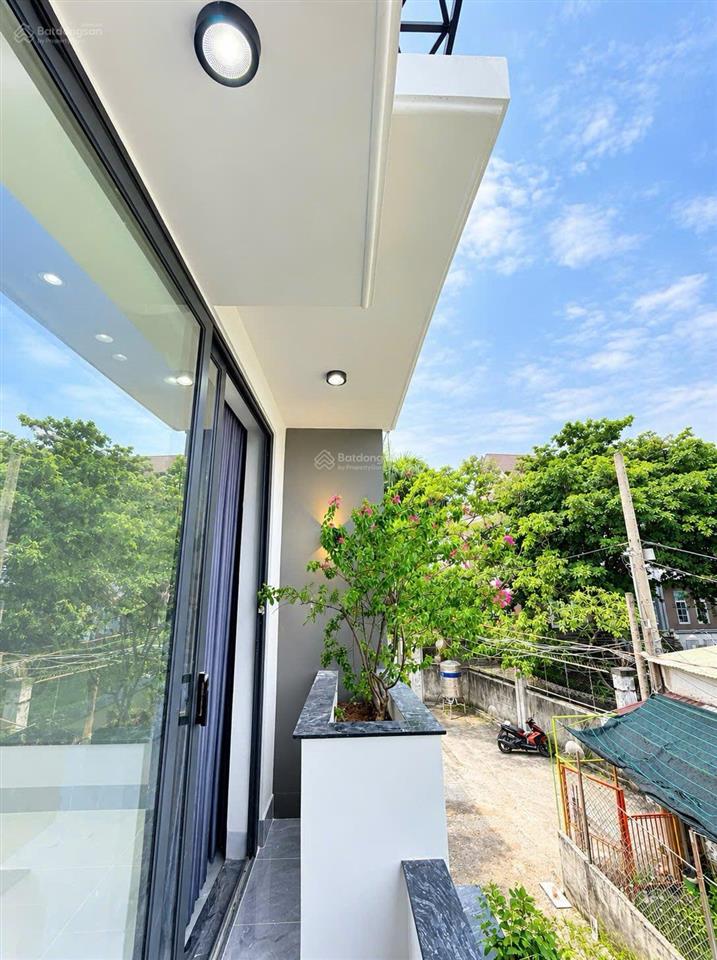 Thanh lý nhà 1 trệt, 2 lầu (5x20m) gần bến xe quận 8 bình chánh giá 1 tỷ 180 triệu