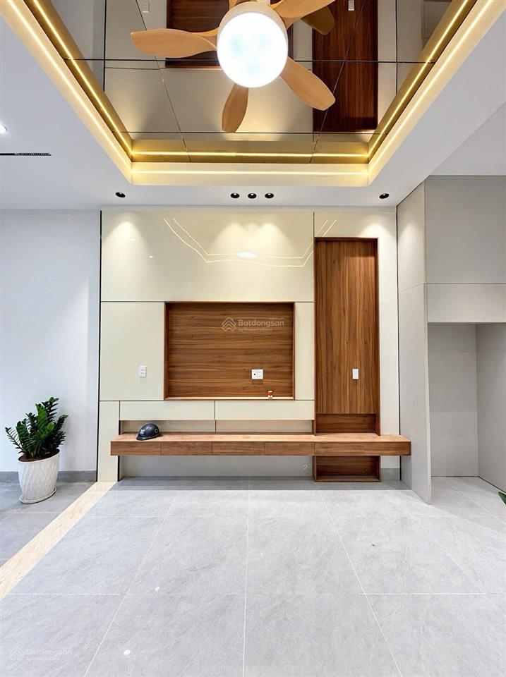 Thanh lý nhà 1 trệt, 2 lầu (5x20m) gần bến xe quận 8 bình chánh giá 1 tỷ 180 triệu
