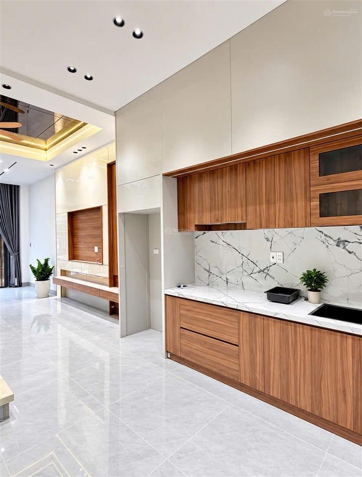Thanh lý nhà 1 trệt, 2 lầu (5x20m) gần bến xe quận 8 bình chánh giá 1 tỷ 180 triệu