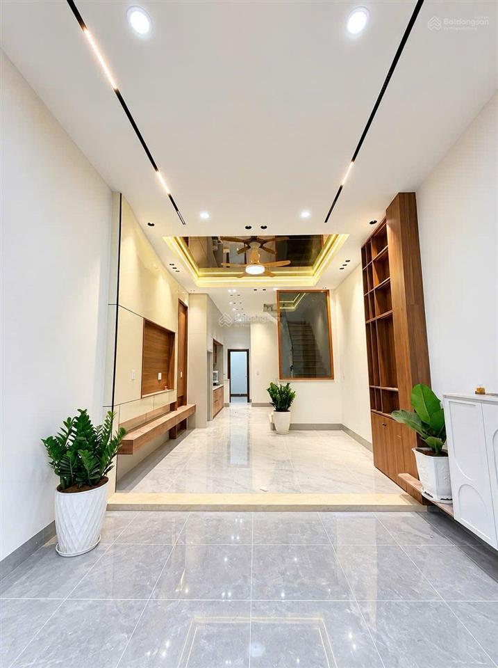 Thanh lý nhà 1 trệt, 2 lầu (5x20m) gần bến xe quận 8 bình chánh giá 1 tỷ 180 triệu