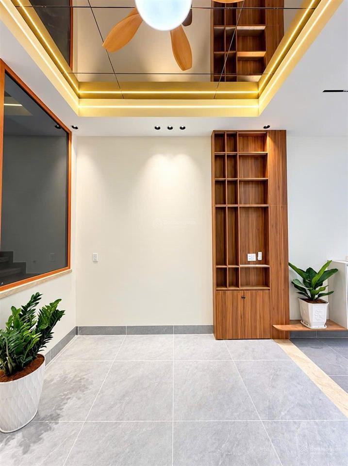 Thanh lý nhà 1 trệt, 2 lầu (5x20m) gần bến xe quận 8 bình chánh giá 1 tỷ 180 triệu