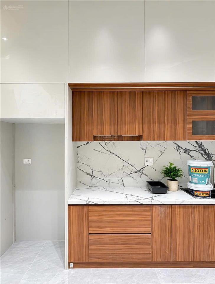 Thanh lý nhà 1 trệt, 2 lầu (5x20m) gần bến xe quận 8 bình chánh giá 1 tỷ 180 triệu