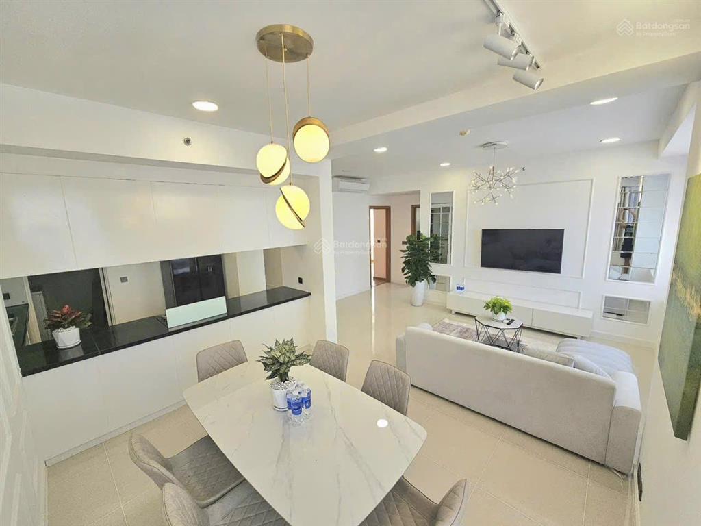 Cắt lỗ, chỉ 6,3 tỷ có ngay căn 2pn 76m tại sunrise city  quận 7  có sổ. xem nhà gọi 0909 982 ***