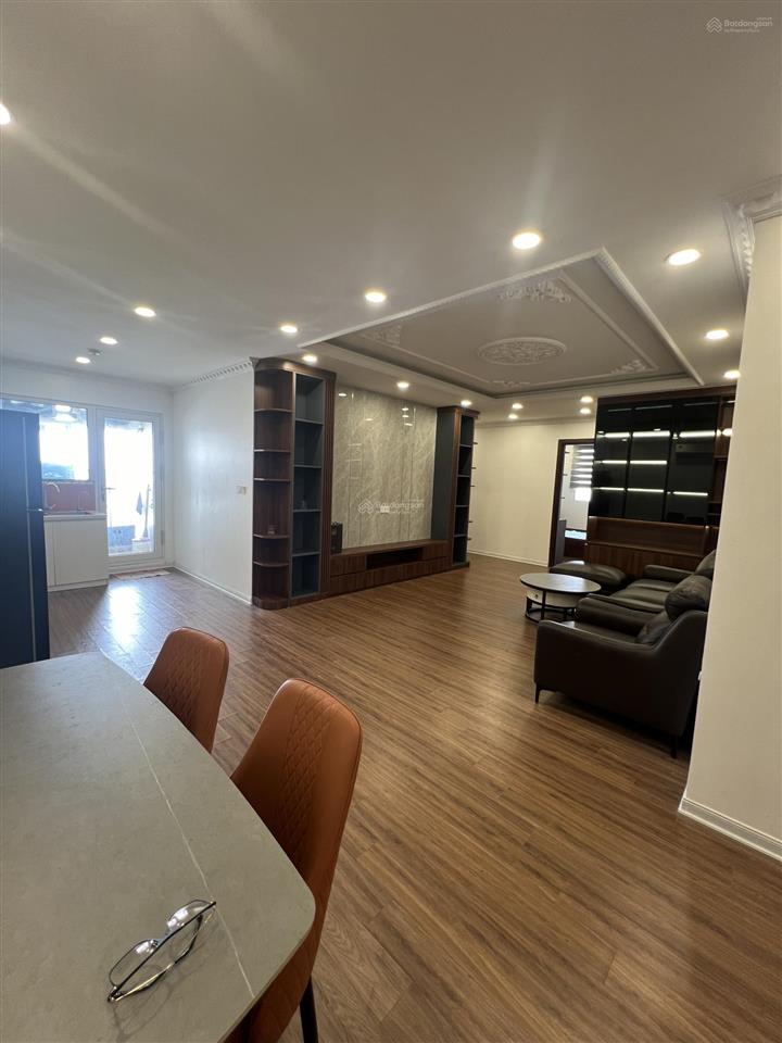 Bán gấp căn hộ 98,6m toà river 3 phòng ngủ ,vị trí căn góc toà nhà ,view sông giá5,9tỷ .