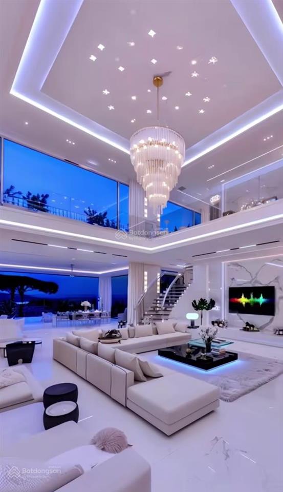 Biệt thư siêu vipp hiếm khu trần nhật duật quận 1  trệt 3 tầng hồ bơi riêng  giá bán 102 tỷ