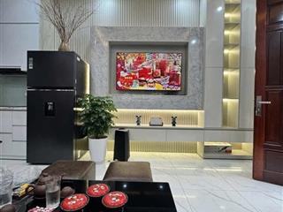 200m ra trường bùi quốc khái, dt30m2 5 tầng, 7.9 tỷ ở ngay. sđcc