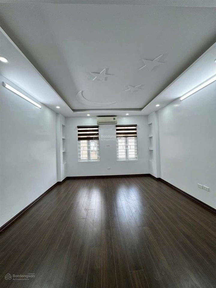 200m ra trường bùi quốc khái, dt30m2 5 tầng, 7.9 tỷ ở ngay. sđcc