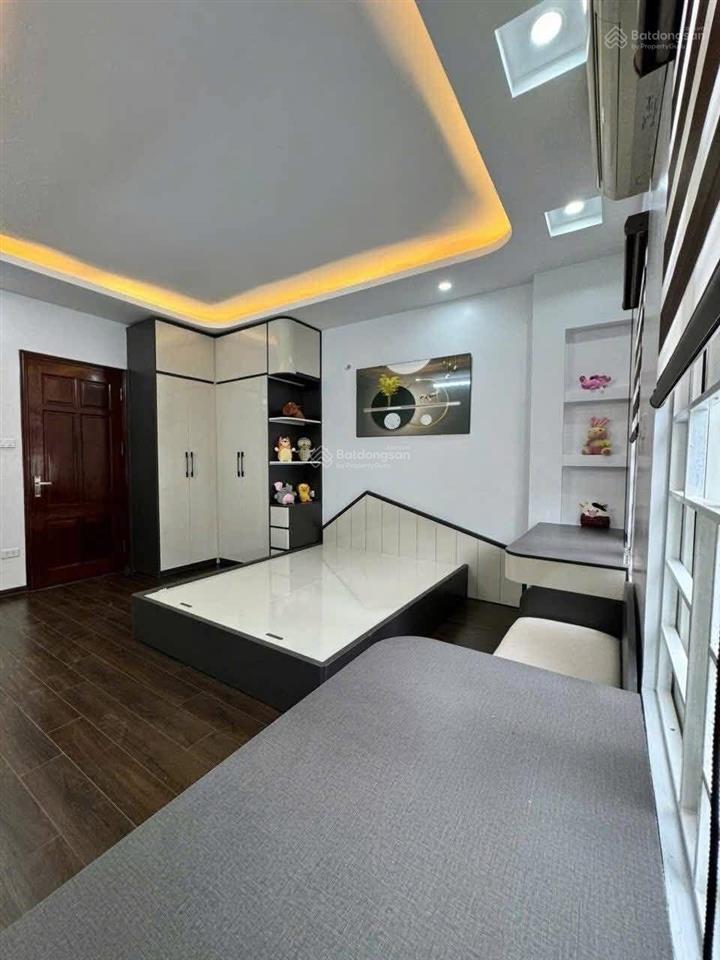 200m ra trường bùi quốc khái, dt30m2 5 tầng, 7.9 tỷ ở ngay. sđcc