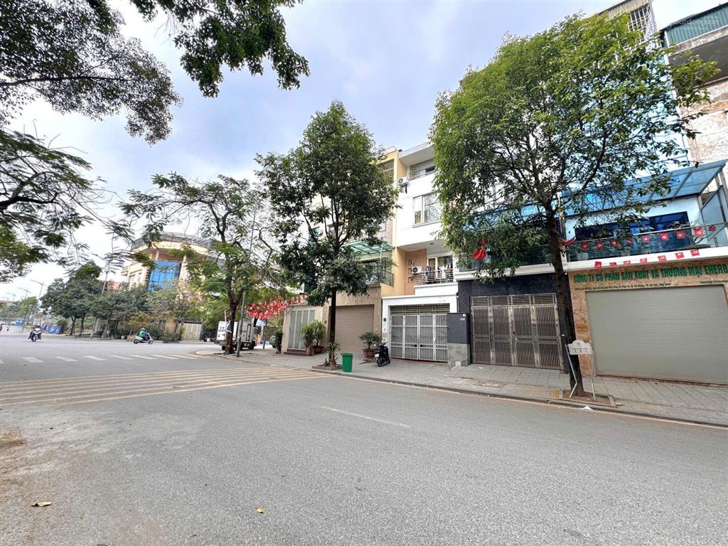 Bán liền kề kđt văn phú mặt đường 30m giá 19,5 tỷ