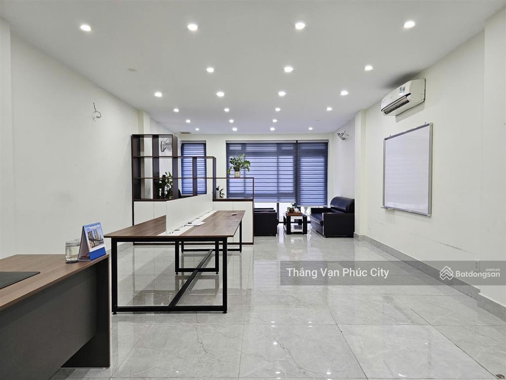 Căn nhà hiếm chủ bán đối diện công viên, hồ bơi, thiết kế có thang máy hiện đại, nhà đẹp
