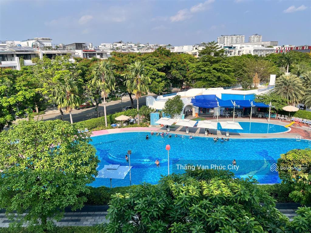Căn nhà hiếm chủ bán đối diện công viên, hồ bơi, thiết kế có thang máy hiện đại, nhà đẹp