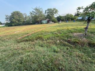 Nhà tôi cần bán gấp nền đất 135m2 kế bên dt832 vào 500m, giá 1 tỷ, sổ riêng đi công chứng ngay