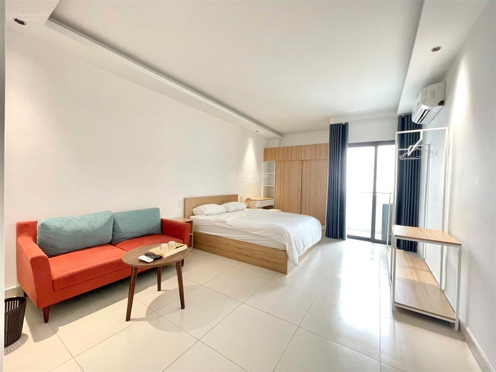 Cho thuê căn hộ dịch vụ cao cấp mặt tiền lê văn sỹ 35m² có ban công full nội thất