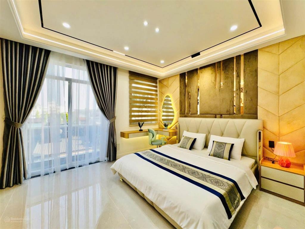 9,9 tỷ  nhà mặt tiền phan văn trị  6 phòng  khai thác trên 100tr/tháng