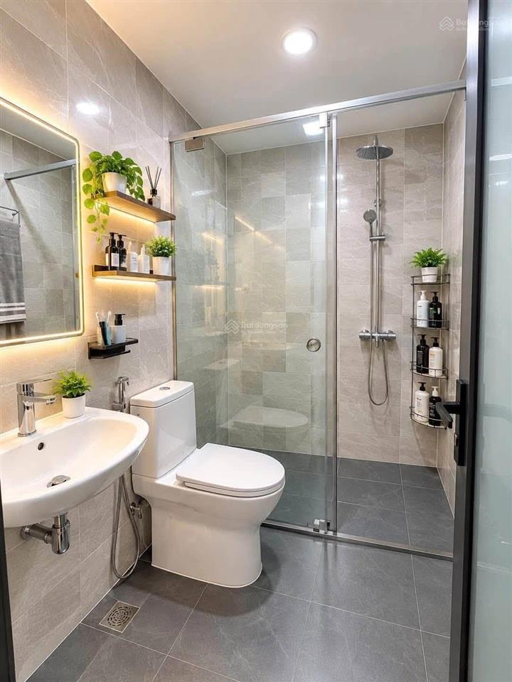 9,9 tỷ  nhà mặt tiền phan văn trị  6 phòng  khai thác trên 100tr/tháng