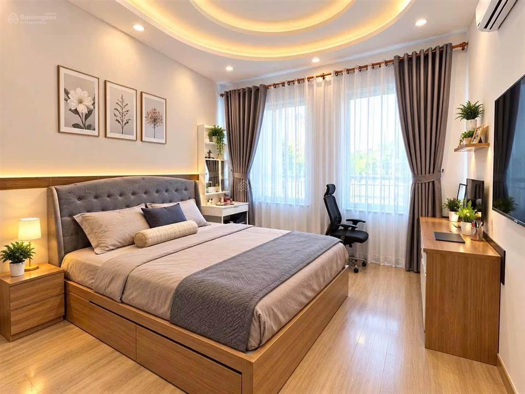 9,9 tỷ  nhà mặt tiền phan văn trị  6 phòng  khai thác trên 100tr/tháng