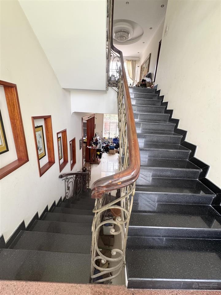Biệt thự vườn ven sông sài gòn  dt 886m2 full thổ cư  nở hậu 3 tầng, 5pn