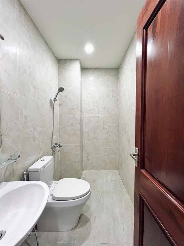 Biệt thự compound  dt 180m² (10 x 18m) x 4 tầng  6pn, 7wc  gần the global city