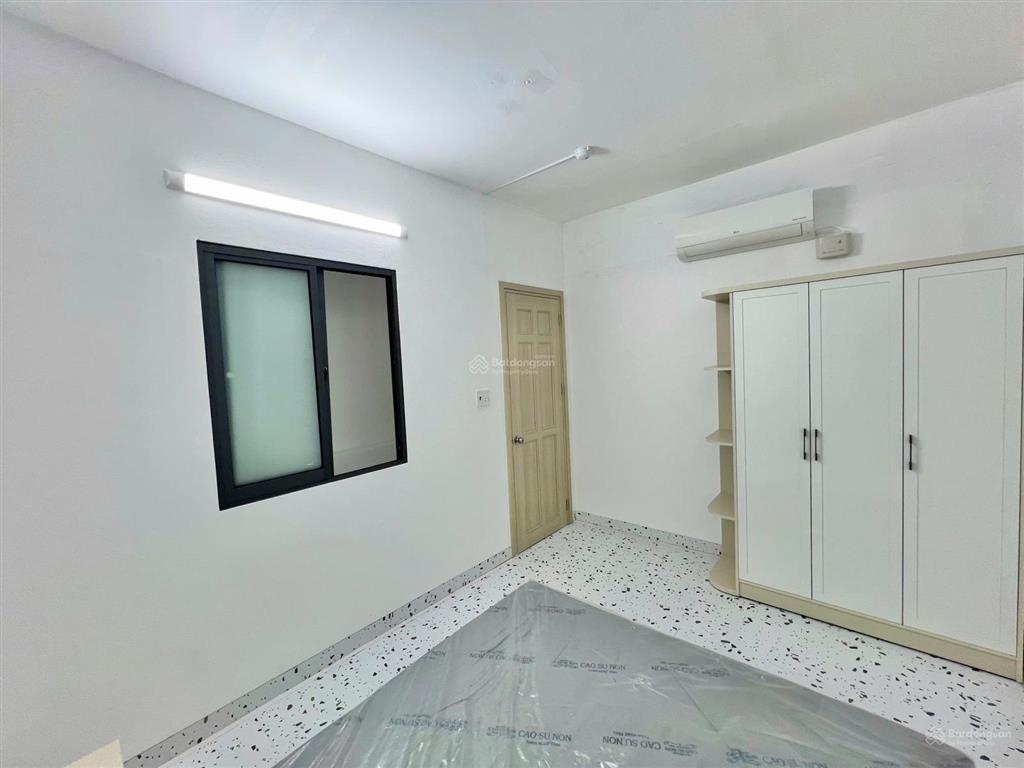 Siêu phẩm 2pn tách bếp bancol full nội thất ngay cầu nguyễn văn cừ