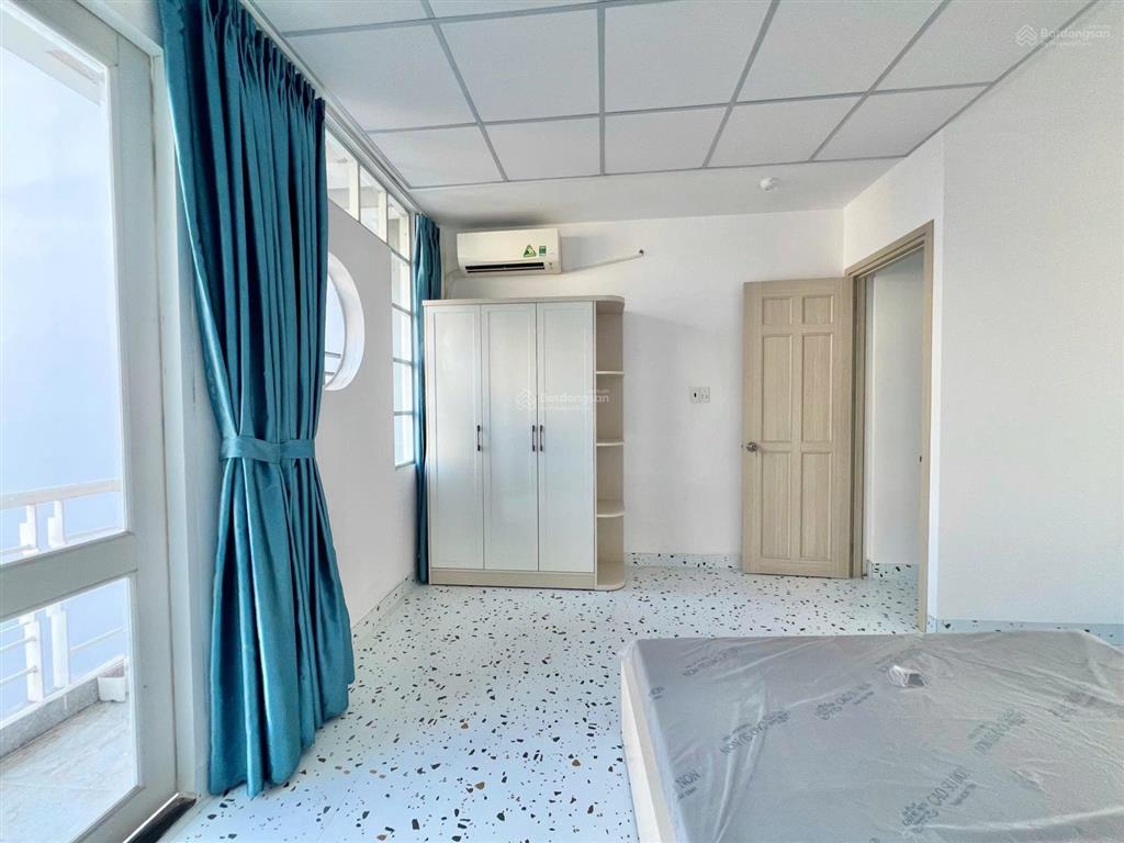 Siêu phẩm 2pn tách bếp bancol full nội thất ngay cầu nguyễn văn cừ