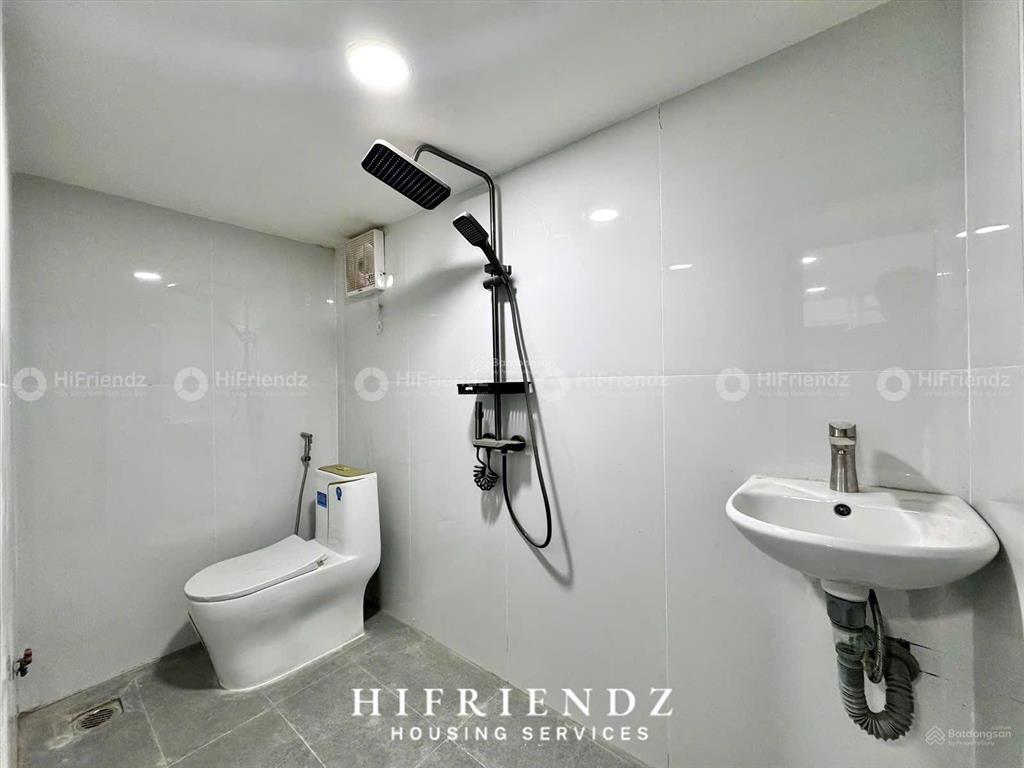 Mới 100% duplex full nội thất thang máy cửa sổ ngay trung tâm q5