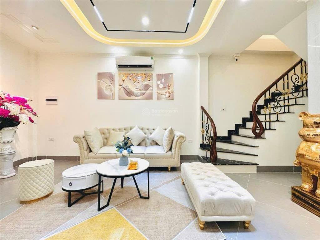 Bán nhà ngã tư sở 45m2 , xây 7 tầng thang máy giá 13,5 tỷ nhà mới ở luôn