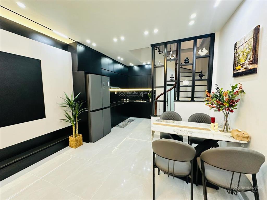 Bán nhà phố cự lộc 10,5 tỷ, 38,5m2, 3pn, 4wc, quy hoạch ổn định