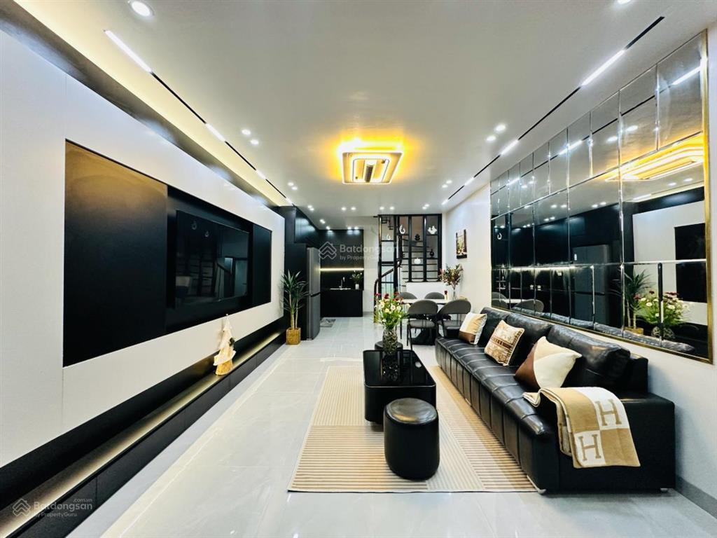 Bán nhà phố cự lộc 10,5 tỷ, 38,5m2, 3pn, 4wc, quy hoạch ổn định