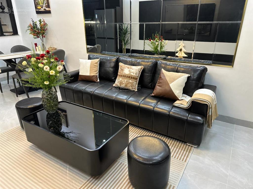 Bán nhà phố cự lộc 10,5 tỷ, 38,5m2, 3pn, 4wc, quy hoạch ổn định