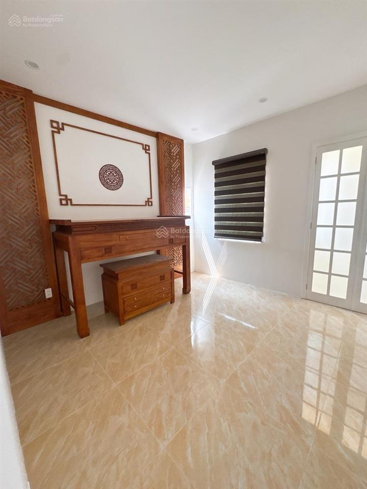 Bán nhà phố yên hoà 32m xây 6 tầng ngõ thông oto 11,5 tỷ cầu giấy