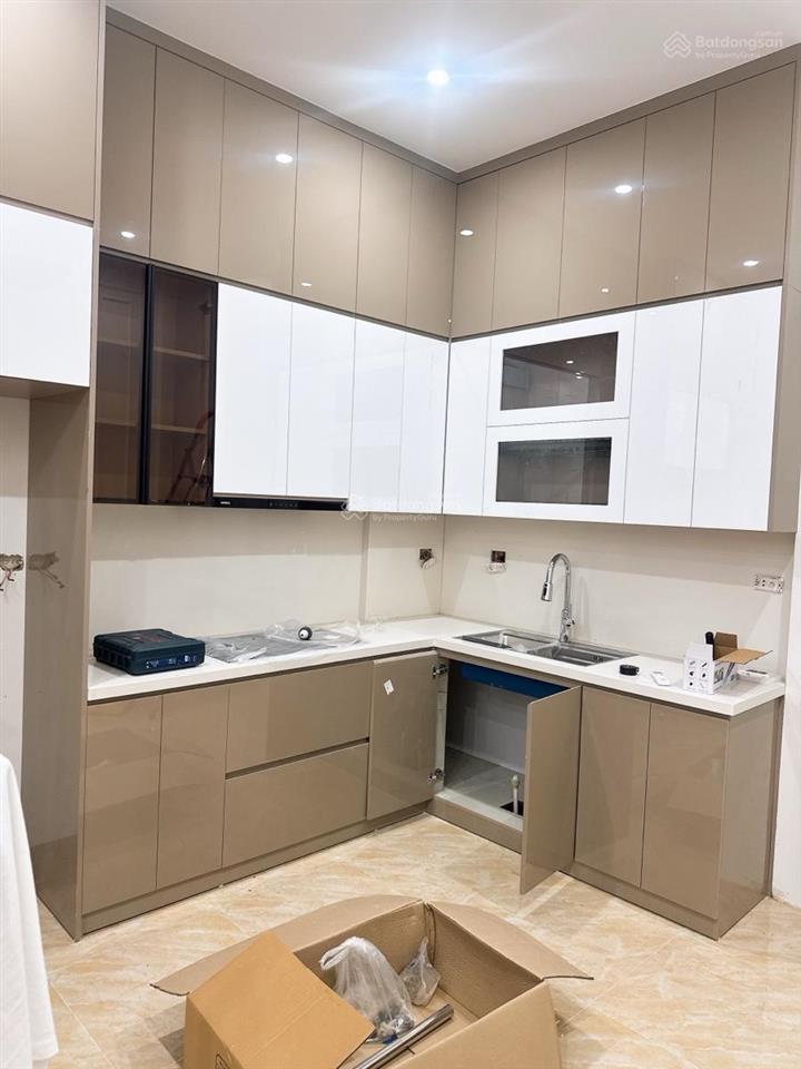 Bán nhà phố yên hoà 32m xây 6 tầng ngõ thông oto 11,5 tỷ cầu giấy